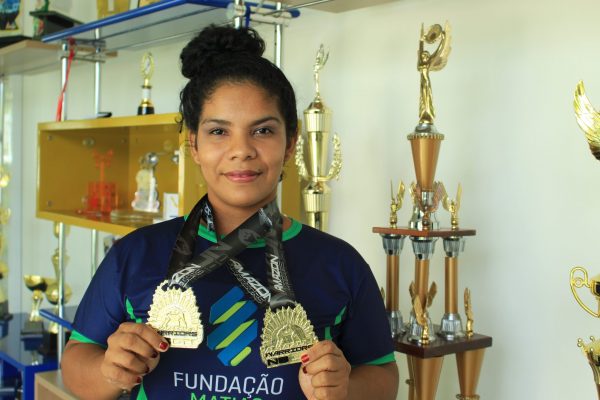 Iniciando o ano com ouro – Professora de Jiu-jitsu da FMM é campeã no Amazon Warriors.